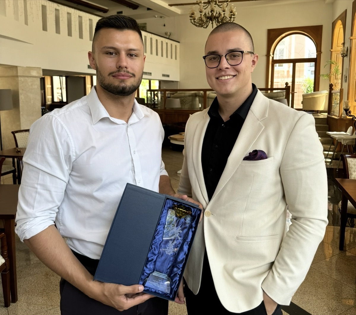 Áron Vincze — TOP Manažér Riaditeľstva 1063 pri preberaní ocenenia